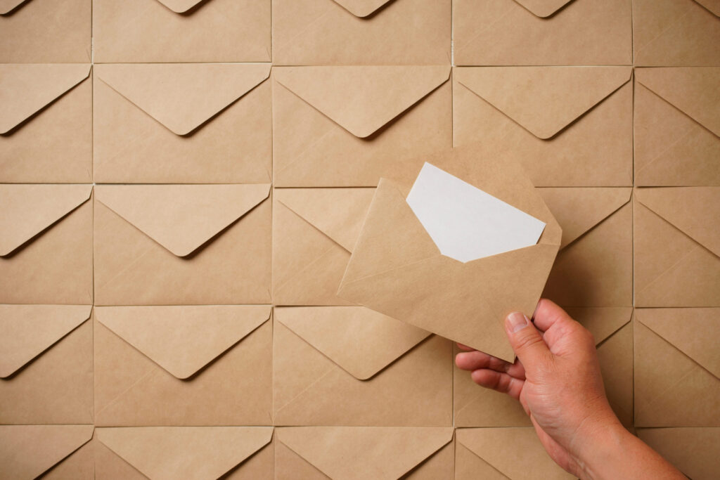 営業メールが埋もれてしまう理由。物理的に届く「紙（FAX）」のアプローチが見直されるワケ